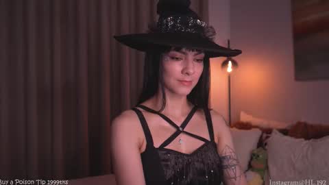 Holly Linder online show from November 1, 2:27 am