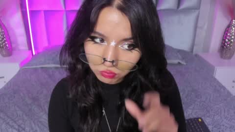 hollypeach_ online show from March 29, 5:01 pm