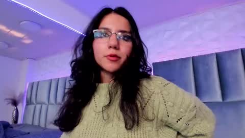 hollypeach_ online show from December 20, 9:19 pm