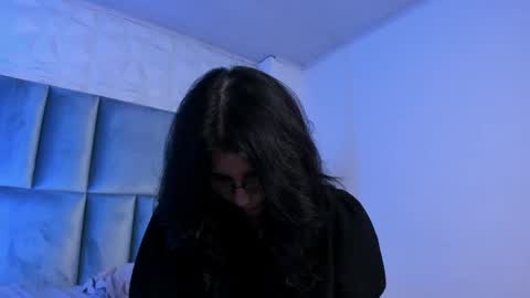 hollypeach_ online show from May 19, 1:56 am