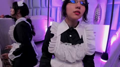 hollypeach_ online show from May 1, 9:07 pm