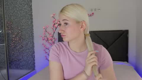 HollyTaillor online show from March 15, 1:02 pm