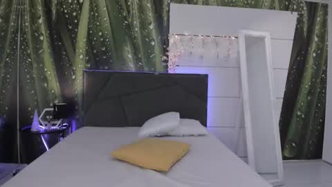 HollyTaillor online show from May 20, 6:10 am