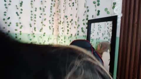 Snapshot of hollyxx_ chatting on December 11, 7:57 pm holly online show from December 11, 7:57 pm