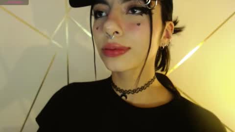 Snapshot of hollyxx_ chatting on February 19, 10:53 pm holly online show from February 19, 10:53 pm