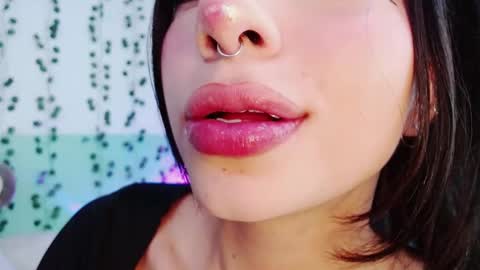 Snapshot of hollyxx_ chatting on December 14, 3:36 pm holly online show from December 14, 3:36 pm