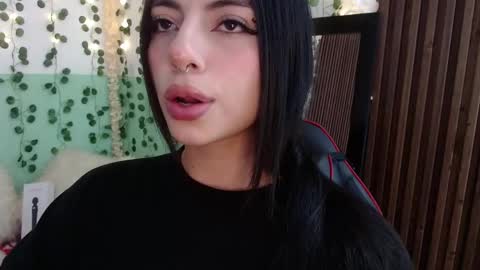 Snapshot of hollyxx_ chatting on January 10, 8:15 pm holly online show from January 10, 8:15 pm