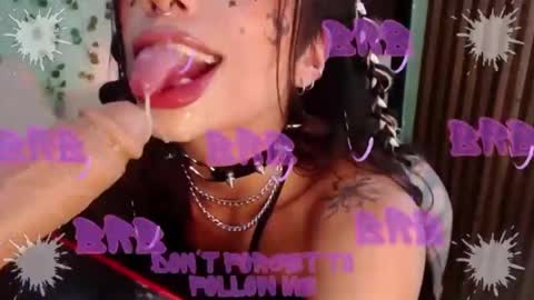 Snapshot of hollyxx_ chatting on December 17, 8:43 pm holly online show from December 17, 8:43 pm