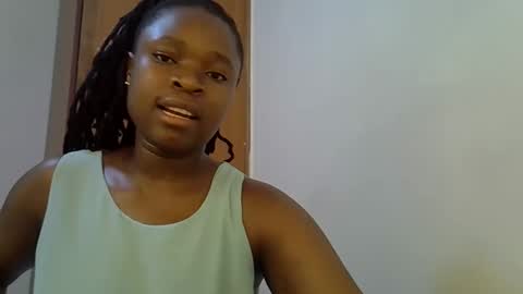 holy_ebony online show from May 19, 11:39 am