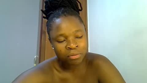 holy_ebony online show from May 24, 5:23 pm