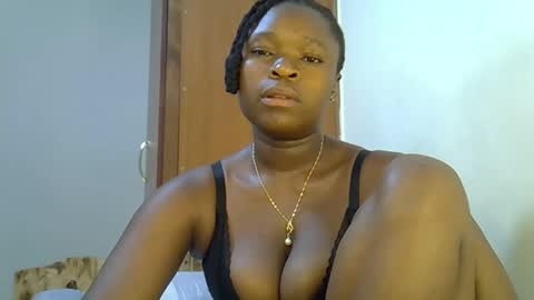 holy_ebony online show from May 13, 10:04 pm