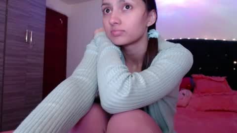 holy_julii online show from July 14, 3:22 am