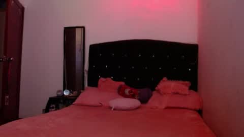 holy_julii online show from July 15, 5:12 am