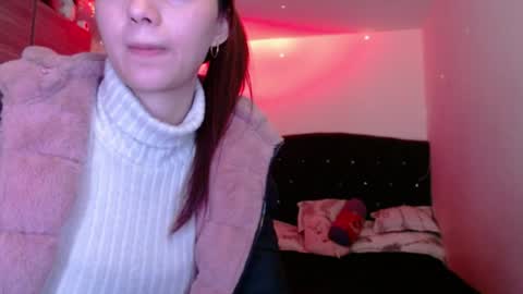 holy_julii online show from June 13, 4:10 am