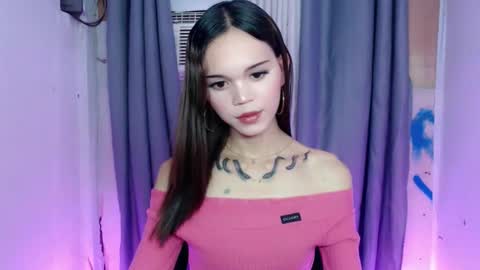 holy_maxine online show from May 20, 9:39 am