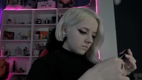 holy_mistresss online show from April 10, 10:21 am