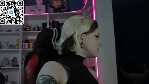 holy_mistresss online show from May 3, 8:28 am