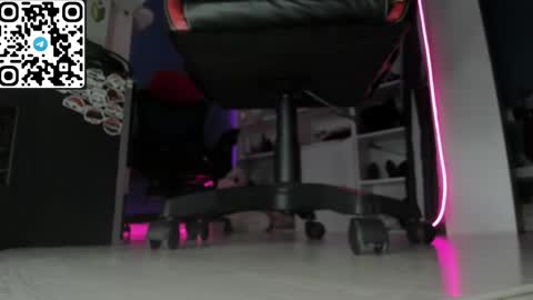 holy_mistresss online show from May 6, 8:40 am