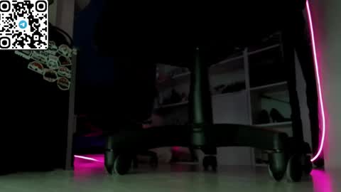 holy_mistresss online show from May 1, 8:17 am