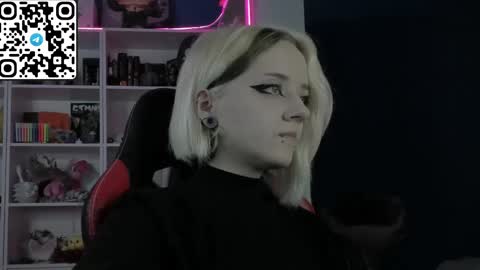 holy_mistresss online show from May 5, 8:39 am