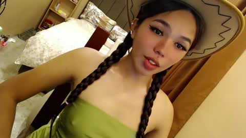 MOLLY online show from May 24, 3:05 am