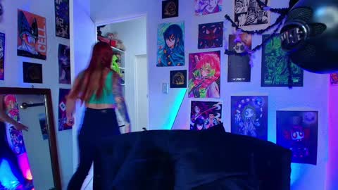   online show from December 3, 6:28 pm