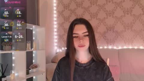 Mia online show from December 18, 3:44 am