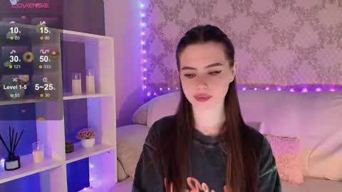 Mia online show from May 4, 4:05 am