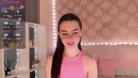 Mia online show from November 14, 3:39 am