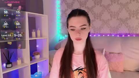 Mia online show from May 8, 3:43 am