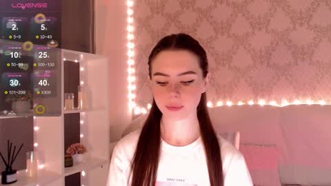 Mia online show from November 9, 4:30 am