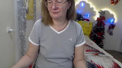 holymilfa online show from December 8, 7:15 am