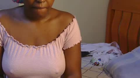 honey_caddy online show from June 25, 5:12 am