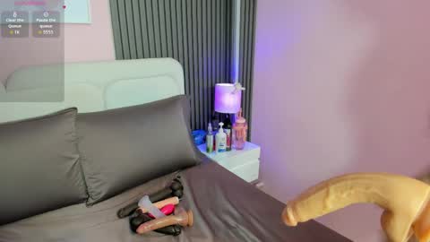 honey_sofii_ online show from May 6, 11:47 am
