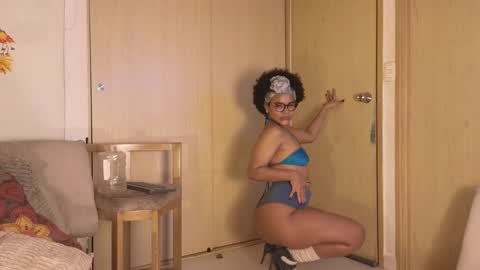 Honey-Sweett online show from December 27, 1:18 pm