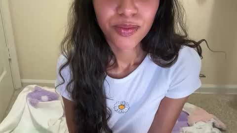 honeybeebaby12 online show from November 3, 4:27 am