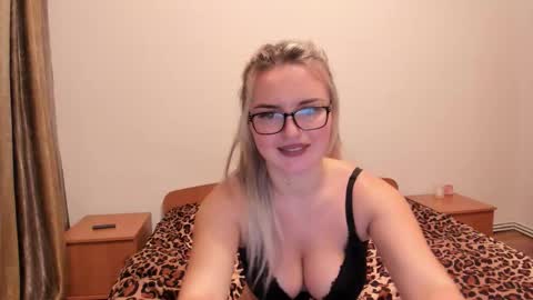 honeyhug1 online show from October 18, 8:43 pm
