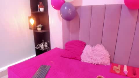 holly online show from November 6, 8:48 pm