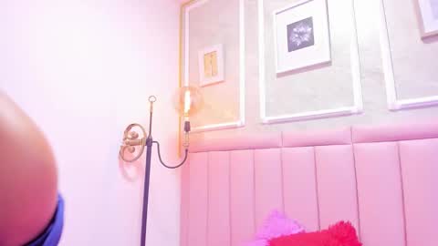 holly online show from December 4, 8:31 pm