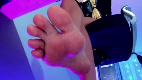 Snapshot of hooot_blonde777 chatting on January 12, 9:08 pm hooot_blonde777 online show from January 12, 9:08 pm