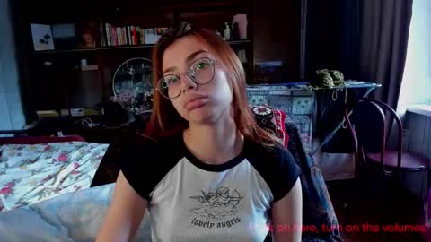 Snapshot of hoppypoppyy chatting on September 13, 2:36 pm Bambi online show from September 13, 2:36 pm