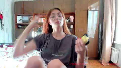 Snapshot of hoppypoppyy chatting on September 12, 2:02 pm Bambi online show from September 12, 2:02 pm