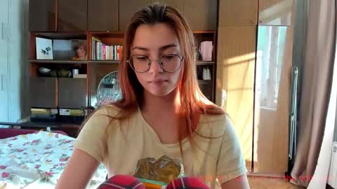Snapshot of hoppypoppyy chatting on September 11, 1:55 pm Bambi online show from September 11, 1:55 pm