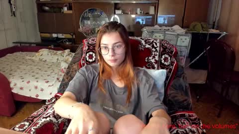 Snapshot of hoppypoppyy chatting on September 14, 2:37 pm Bambi online show from September 14, 2:37 pm