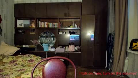 Snapshot of hoppypoppyy chatting on October 11, 5:37 pm Bambi online show from October 11, 5:37 pm