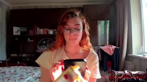 Snapshot of hoppypoppyy chatting on September 17, 12:58 pm Bambi online show from September 17, 12:58 pm