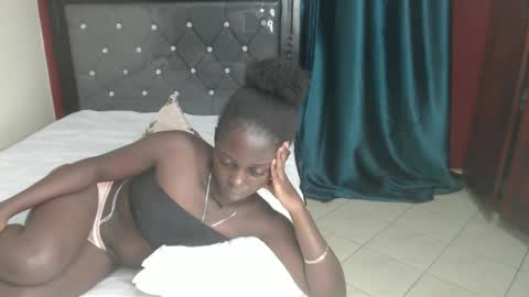 Snapshot of hornybella4 chatting on January 18, 2:36 am Bella online show from January 18, 2:36 am