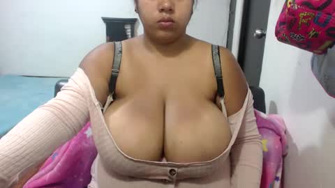Snapshot of hornyboobs18 chatting on January 17, 8:24 am karen online show from January 17, 8:24 am