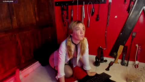 Mia Dahianaa   2  hornydahianax online show from December 4, 6:33 am