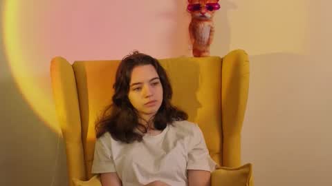 Mia online show from October 3, 8:08 am